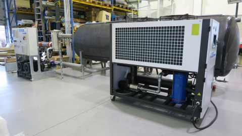 Air-cooled modular industrial chillers free-cooling