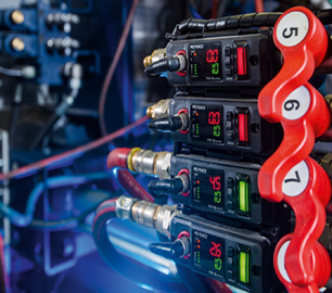 Den wachsenden Ansprüchen moderner Spritzereien bezüglich Prozesskontrolle, Prozessdatenerfassung und Verknüpfung von Spritzgießmaschine, Werkzeug und Temperierung werden wir mit unserer Eigenentwicklung ORCA gerecht. Das Temperiersystem arbeitet wartungsfrei und ermöglicht ein berührungsloses Messen der Temperiermedien Wasser bzw. Öl. Hohe Prozesssicherheit, einfache Bedienung, optimale Volumenstromauslegung und unkomplizierte Integration in die Spritzgießmaschine sind weitere Eigenschaften, mit denen wir bereits zahlreiche Kunden überzeugt haben. Die Temperiersysteme gelten als die modernsten ihrer Art und bewähren sich bei namhaften Automobilherstellern und führenden Kunststoffverarbeitern.