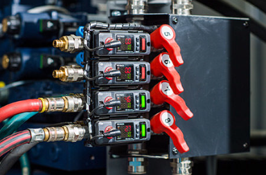 Orca 160 wurde für Systeme mit Temperaturen bis 160 °C entwickelt.
orca 160
Auch bei hohen Wärmegraden kann damit noch genügend Temperierflüssigkeit durch die Temperierkreise gefördert werden. Die Durchflussmessung erfolgt mechanisch. Orca 160 zeichnet sich neben der 18 kW Heizleistung besonders durch seine 140 l/min starke