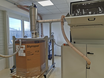 Firma Lechner RS 45090
900 Kg pro Stunde 
Absaugstation
Schalldämmung
Fördergebläse