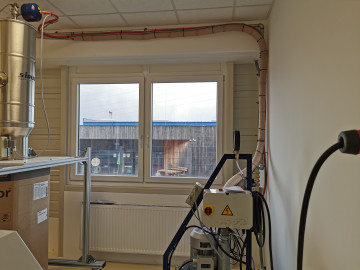 Firma Lechner RS 45090
900 Kg pro Stunde 
Absaugstation
Schalldämmung
Fördergebläse
