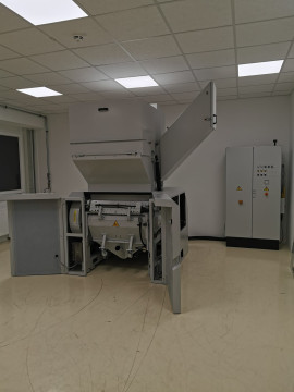 Firma Lechner RS 45090
900 Kg pro Stunde 
Absaugstation
Schalldämmung
Fördergebläse