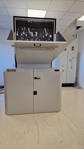 Firma Lechner RS 45090
900 Kg pro Stunde 
Absaugstation
Schalldämmung
Fördergebläse