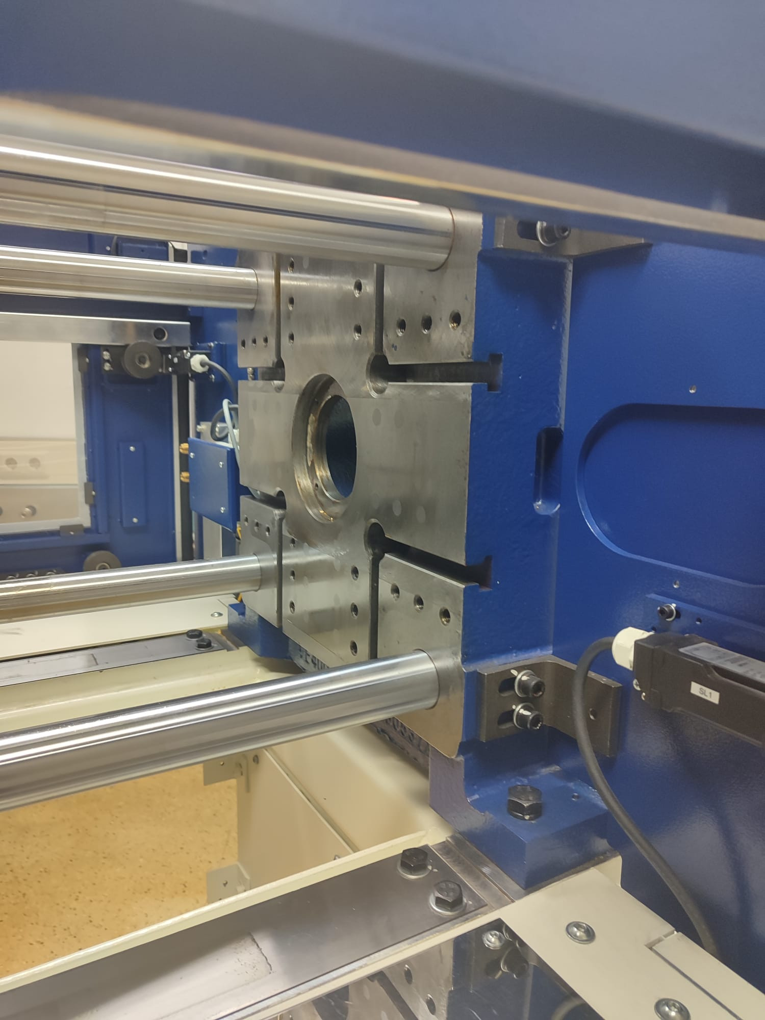 used injection moulding machine Zhafir Venus II 400 - Buechler GesmbH