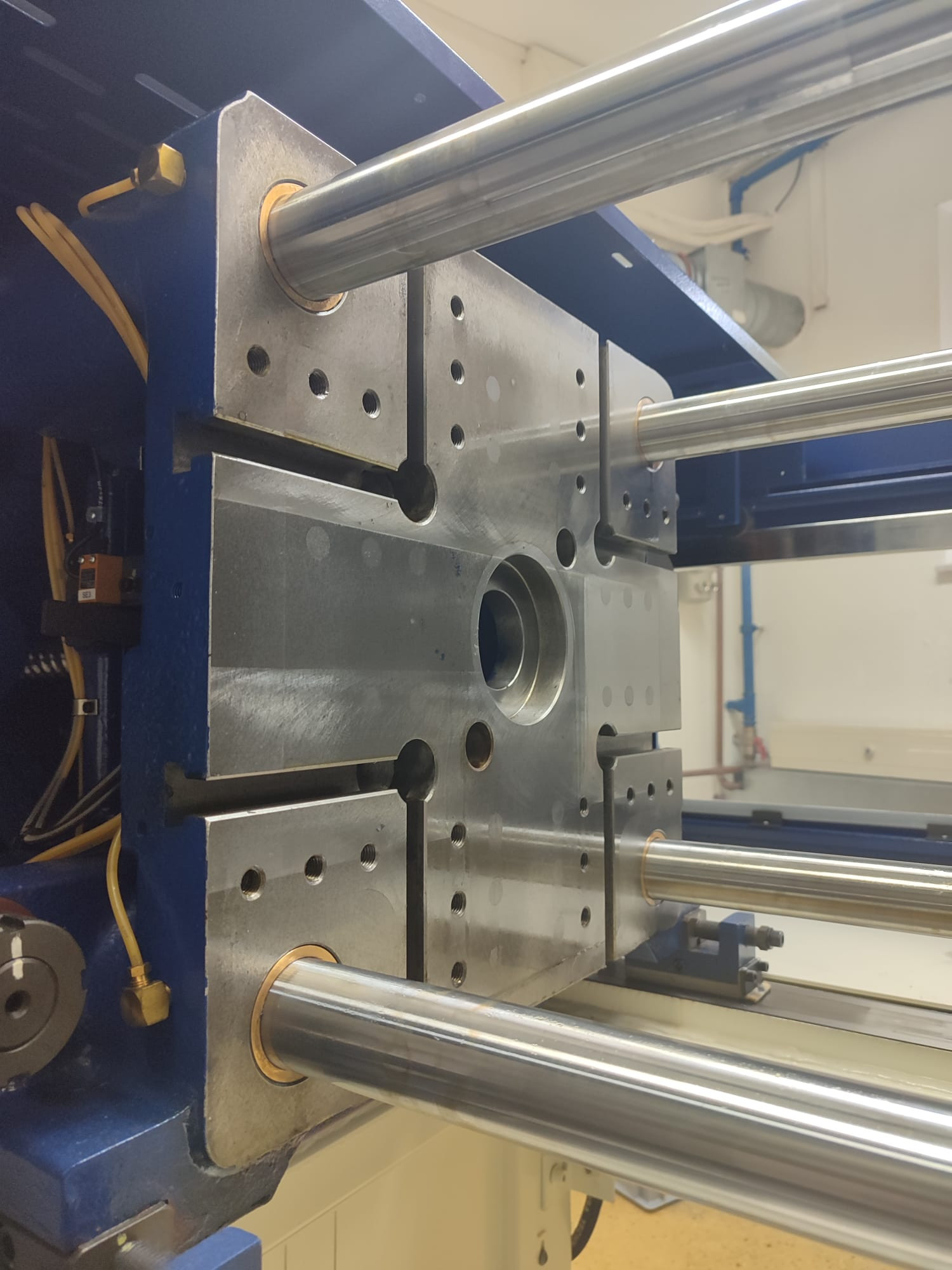 used injection moulding machine Zhafir Venus II 400 - Buechler GesmbH