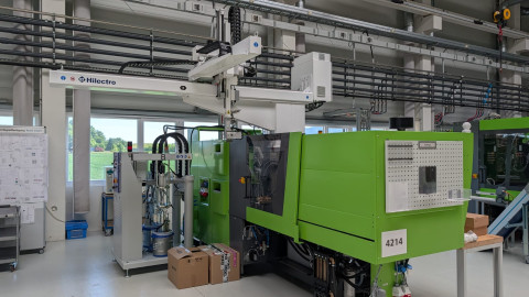 Hilectro Robot auf ENGEL Maschine