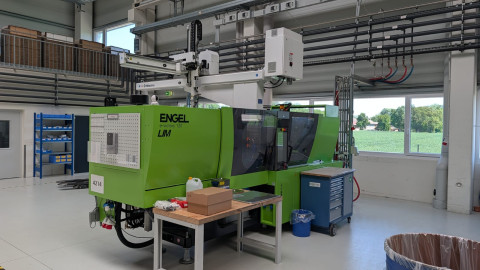 Hilectro Robot auf ENGEL Maschine