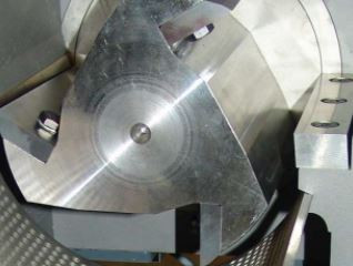 mitlaufende Stirnscheibe dichtet Lagerung gegen Staub ab
kein Verklemmen von Material zwischen Rotor und Gehäuse
Rotor einseitig doppelt gelagert
