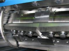 scissors cut with constant cutting circle
rotor in v-cut keeps the material in the centre
stationary blade is mounted against hardened stop
rotary blade adjustable outside of the granulator